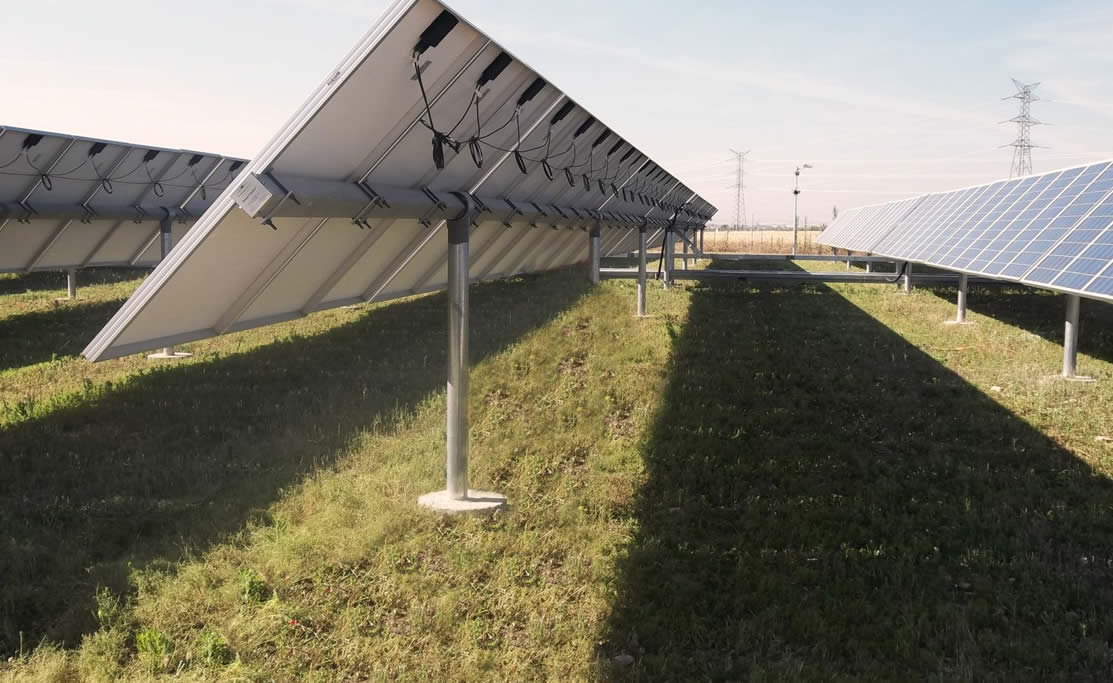 ¿Por qué se realiza desbroce en plantas solares?